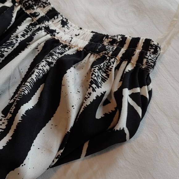Black and white Bohemian maxi skirt - Picture 4 of 4